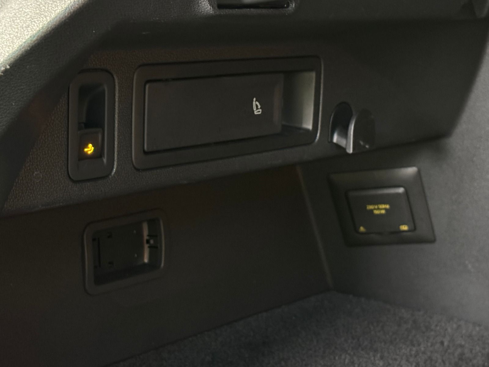 Volkswagen Tiguan R-Line 1.5 TSI DSG - Samsaru's Car Outlet