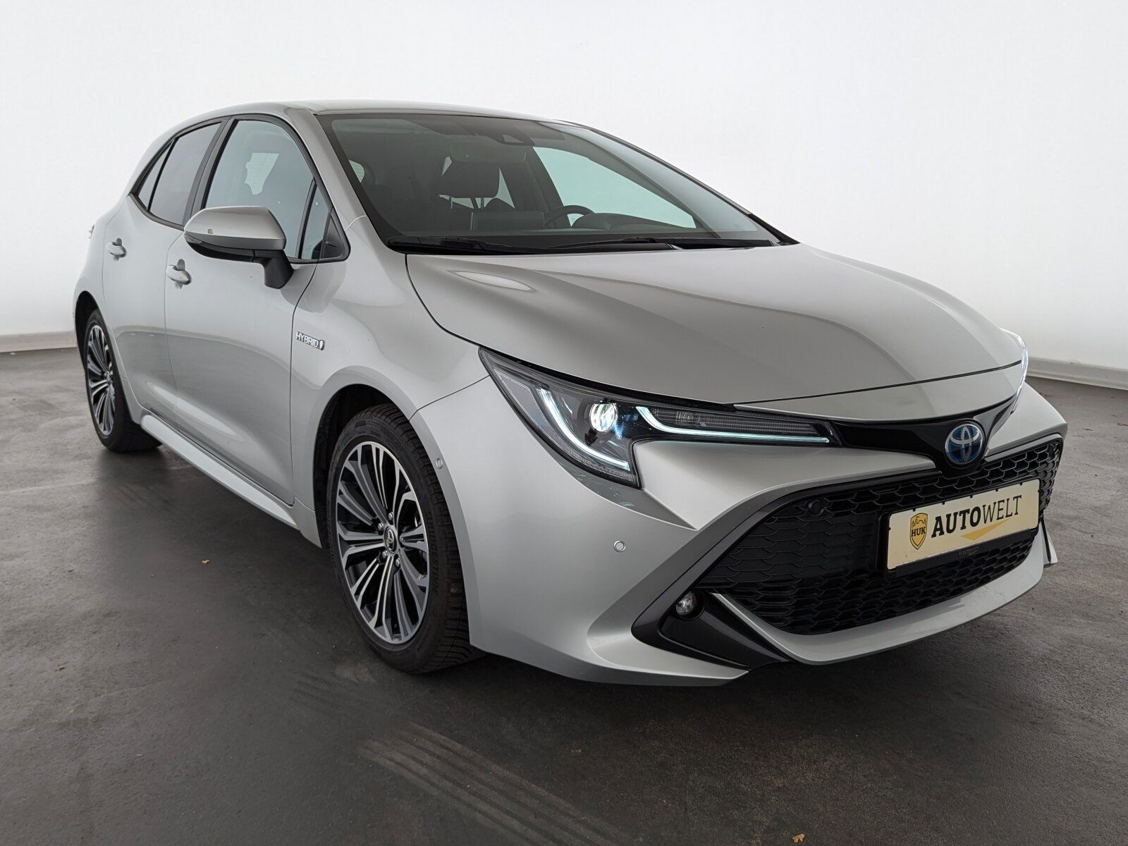 Toyota Corolla 1.8 Hybrid Club - Samsaru's Car Outlet