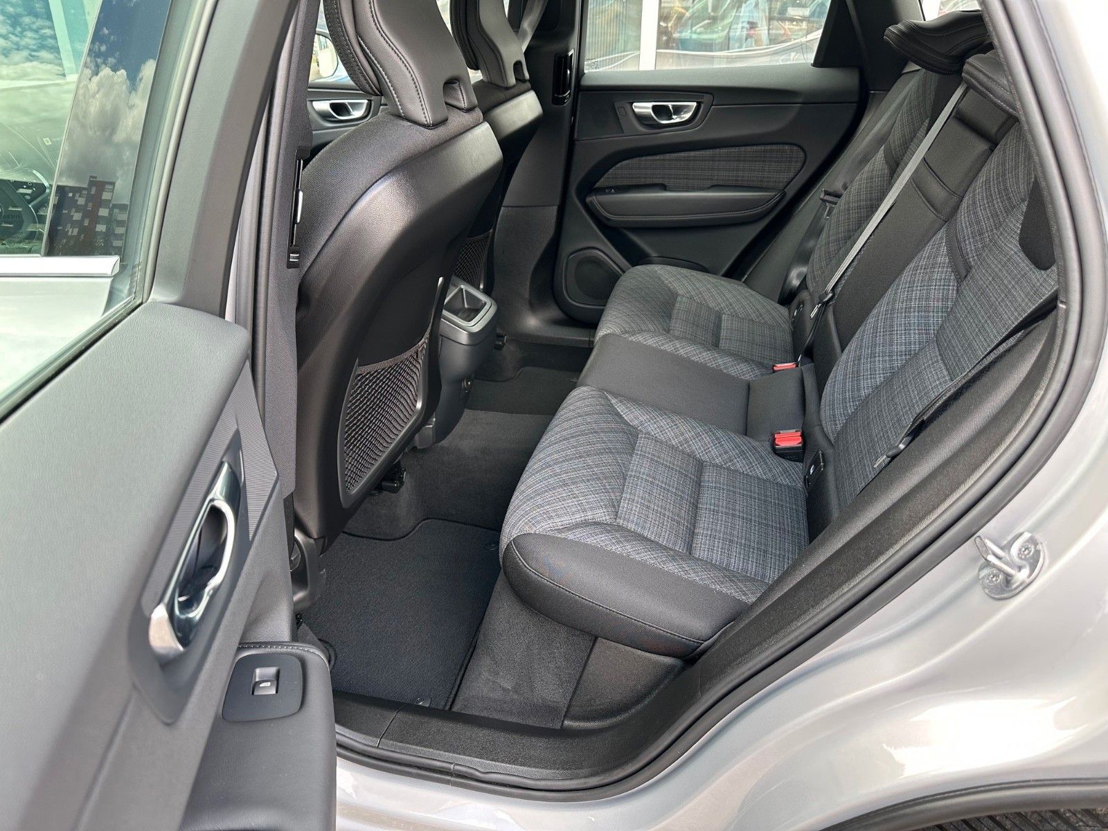 Volvo XC60 B4 Diesel Core - Samsaru's Car Outlet