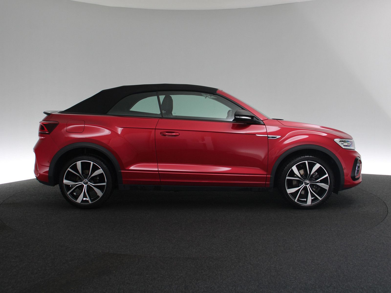 Volkswagen T-Roc 1.5 TSI R-Line - Samsaru's Car Outlet
