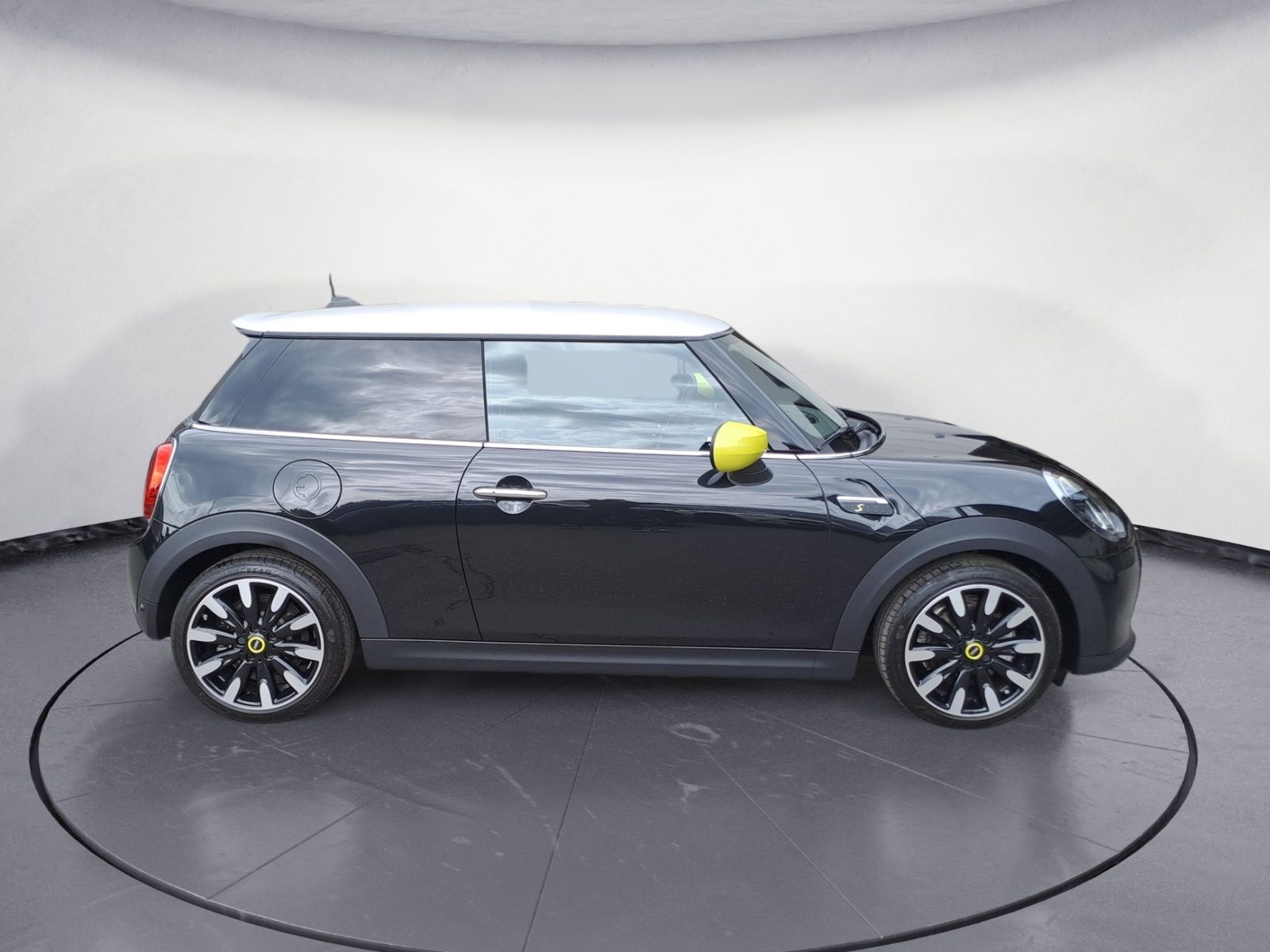 MINI Cooper SE - Samsaru's Car Outlet