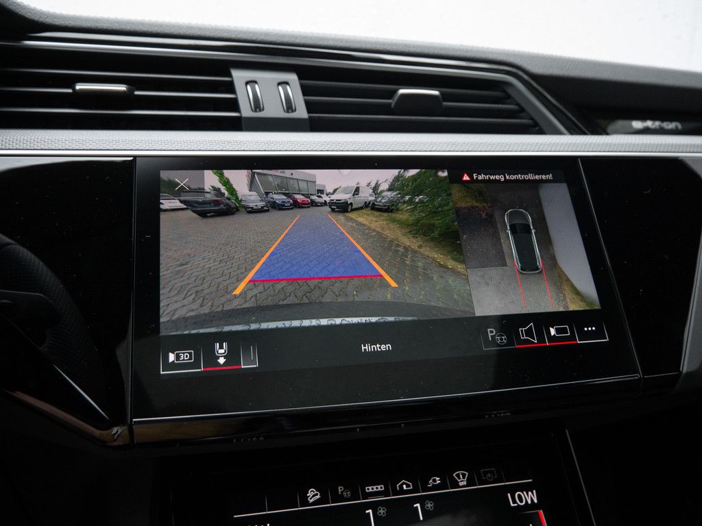 Audi Q8 S line 50 e-tron quattro - Samsaru's Car Outlet