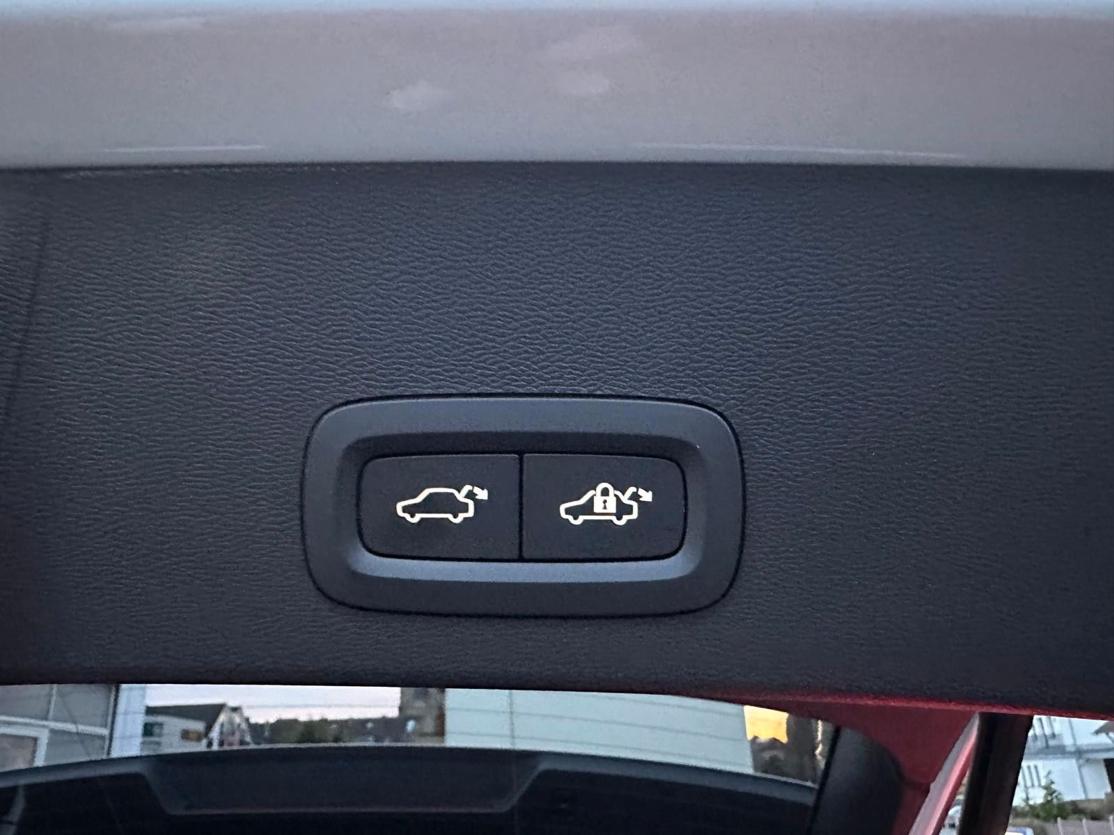 Volvo XC40 Twin AWD Ultimate AHK,Pano,360°,BLIS,ACC