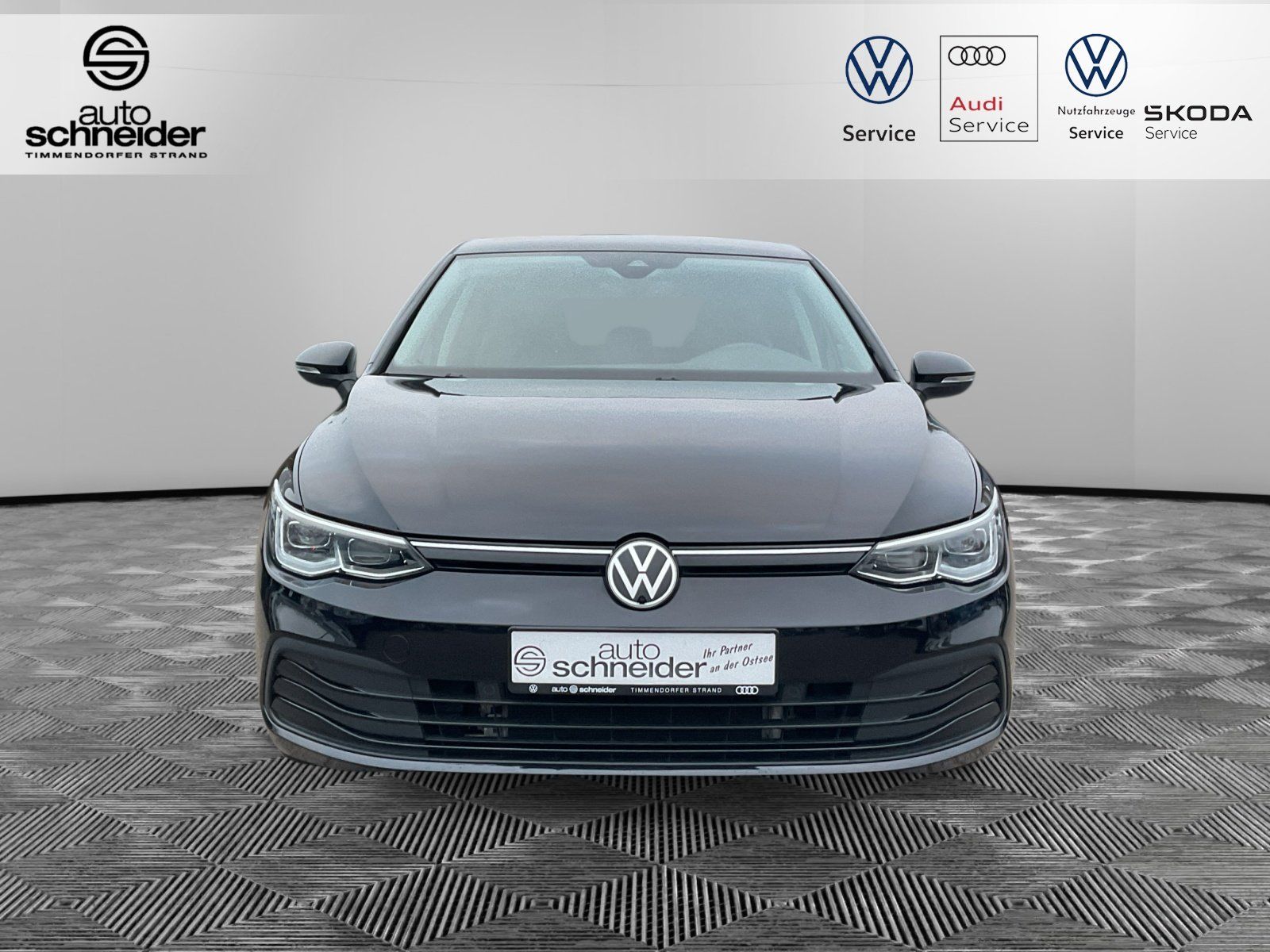 Volkswagen Golf VIII 1.5 TSI Life - Samsaru's Car Outlet