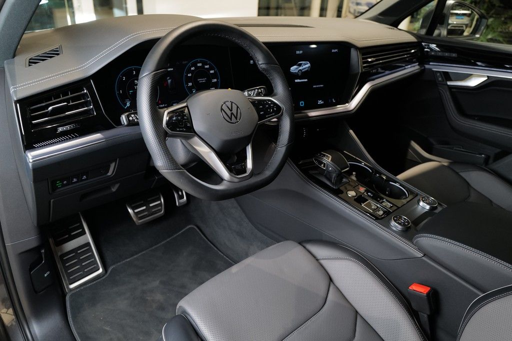 Volkswagen Touareg 3.0TDI R-Line - Samsaru's Car Outlet