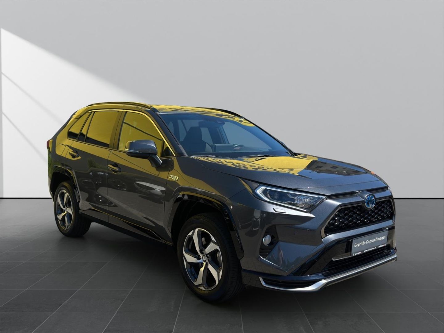 Toyota RAV 4 2.5 Plug-in Hybrid 4x4 - Samsaru's Car Outlet
