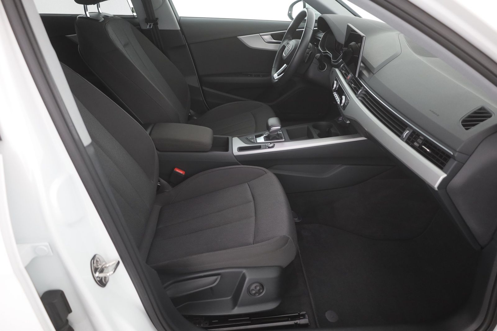 Audi A4 40 TDI Avant S-tronic - Samsaru's Car Outlet
