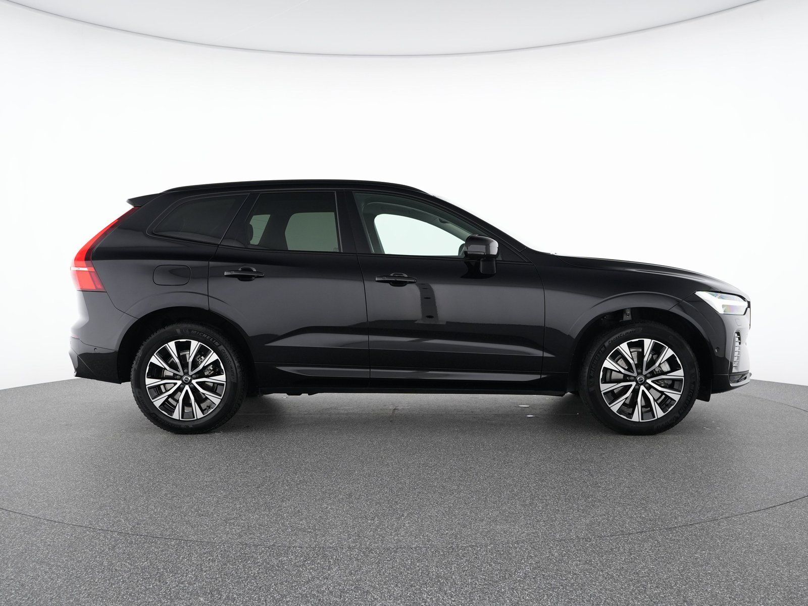 Volvo XC60 B5 Benzin AWD Plus Dark - Samsaru's Car Outlet