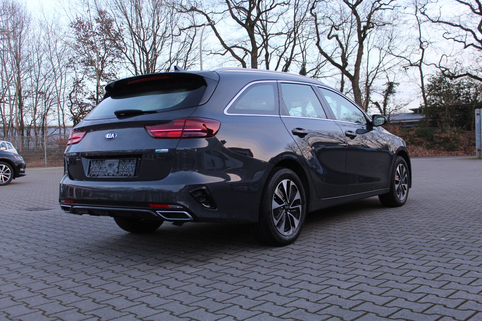 Kia Ceed Sportswagon Plug-in Hybrid Vision - Samsaru's Car Outlet