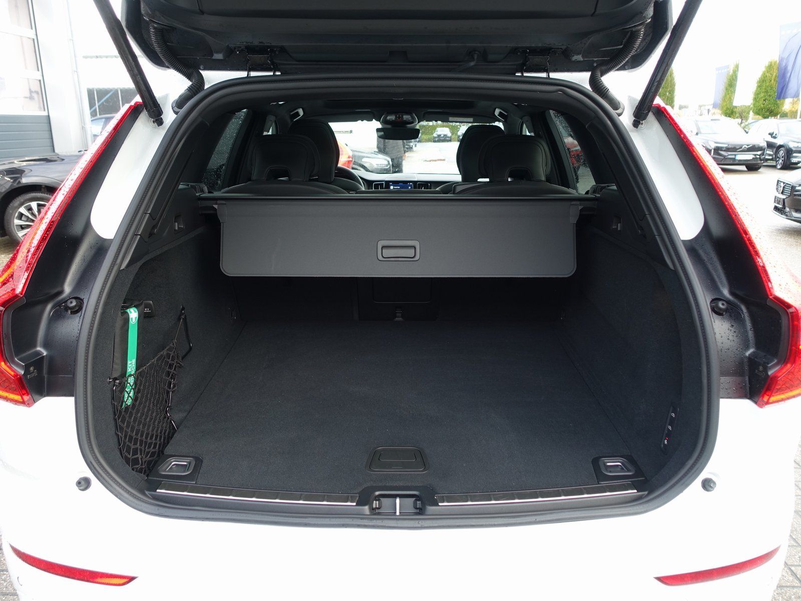 Volvo XC60 Plus B5 AWD/Four-C/AHK/HeadUp/360°Cam/Pano