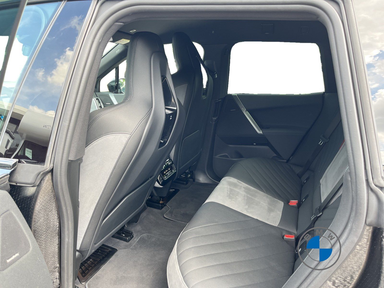 BMW iX M70 XDRIVE 22" DA/PA Prof. Luftfederung AHK