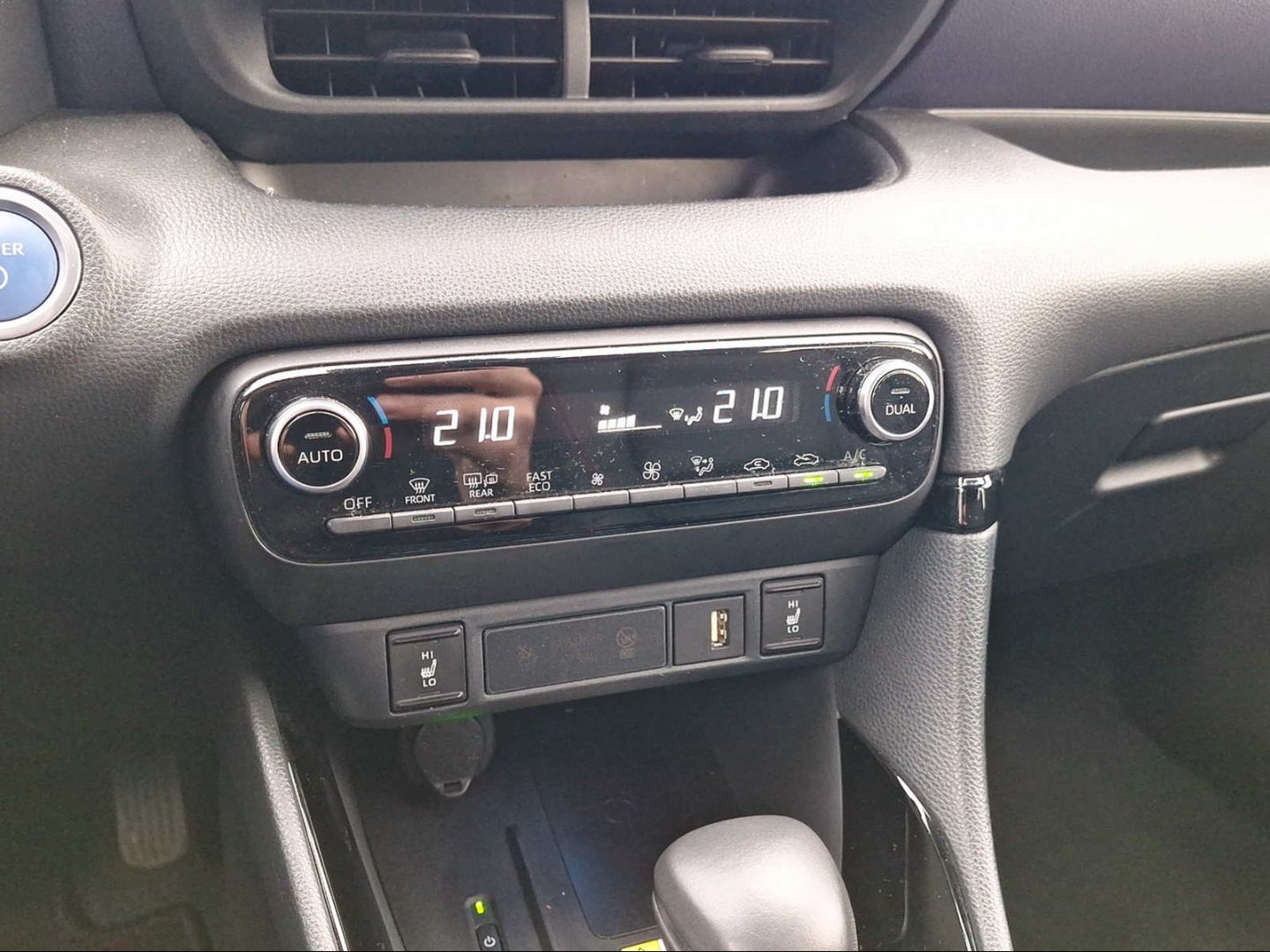 Toyota Yaris Tokyo Pop-Out 1.5 HUD Navi Soundsystem JBL