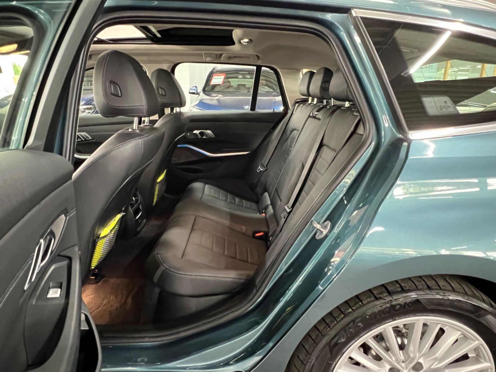 BMW 330e Touring Luxury Line - Samsaru's Car Outlet