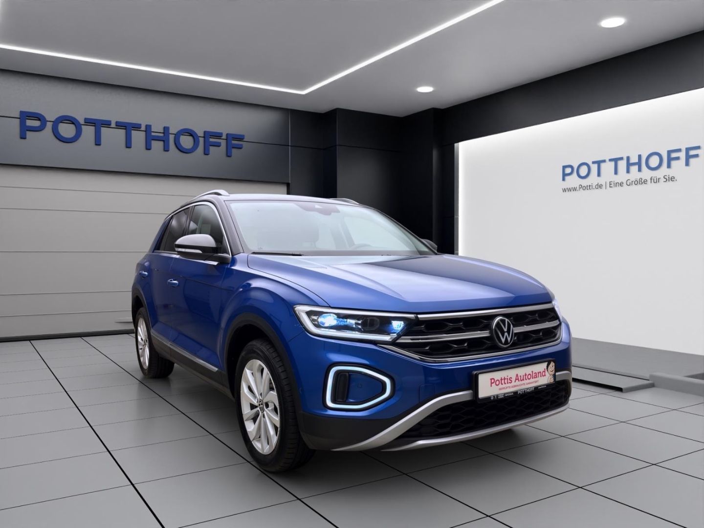 Volkswagen T-Roc 1.0 TSI STYLE - Samsaru's Car Outlet