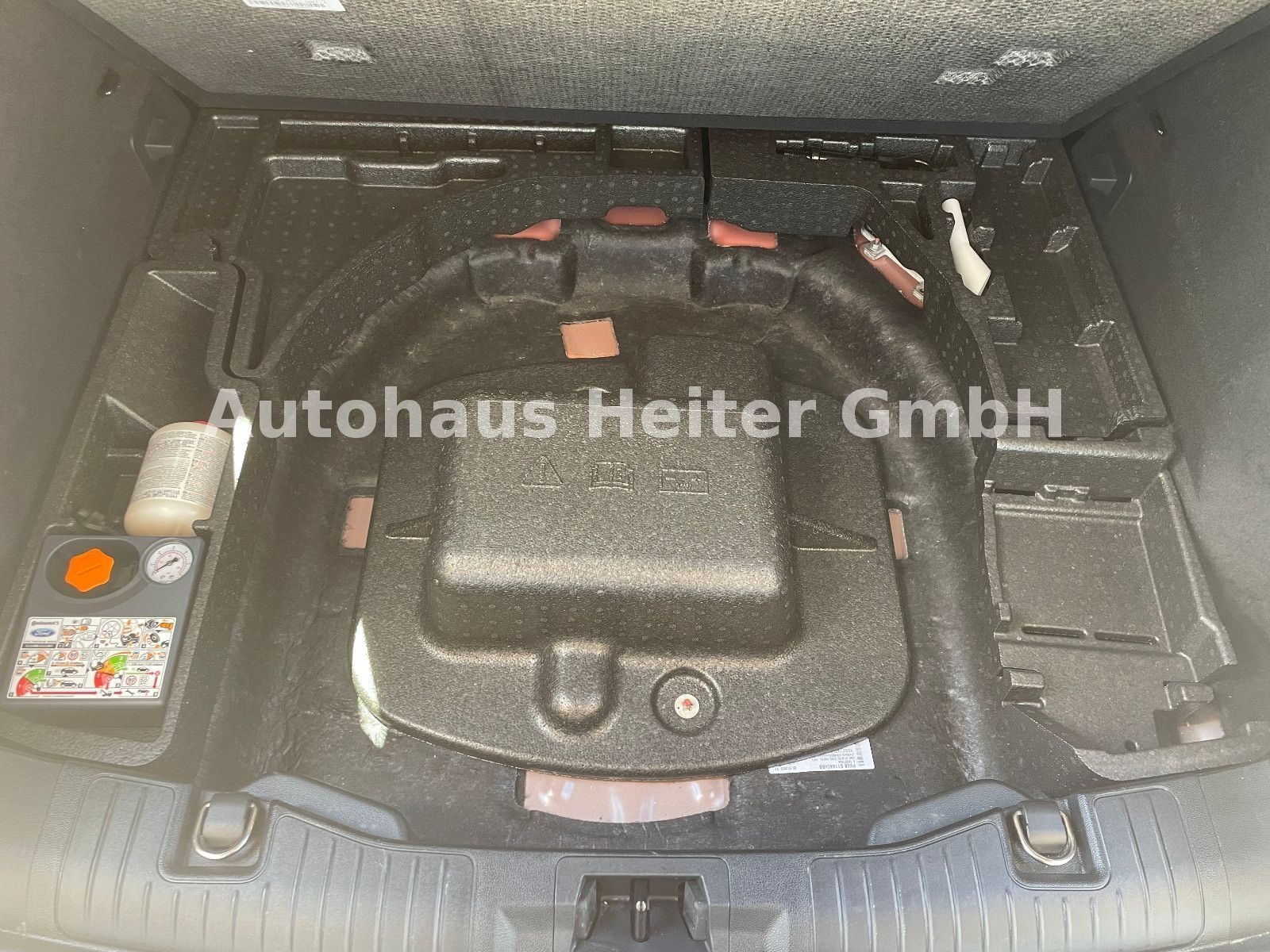 Ford Kuga FHEV Allrad Vignale - Samsaru's Car Outlet