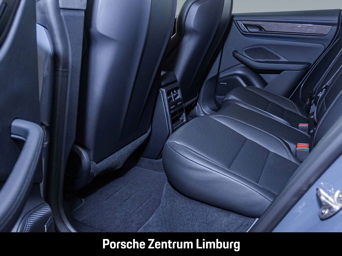 Porsche Macan Turbo BOSE Panoramadach Luftfederung LED