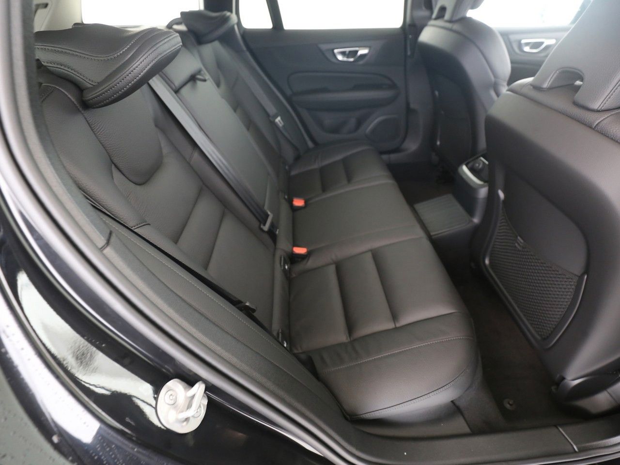 Volvo V60 T6 AWD Plus Dark Panorama/360°/AHK/H&K/BLIS