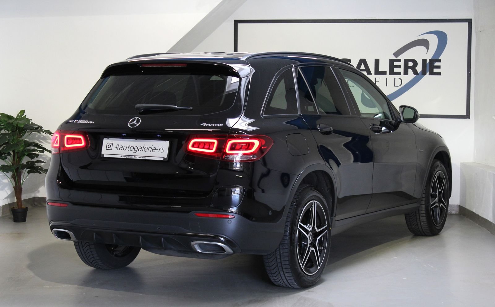 Mercedes-Benz GLC 300de 4Matic AMG LINE - Samsaru's Car Outlet