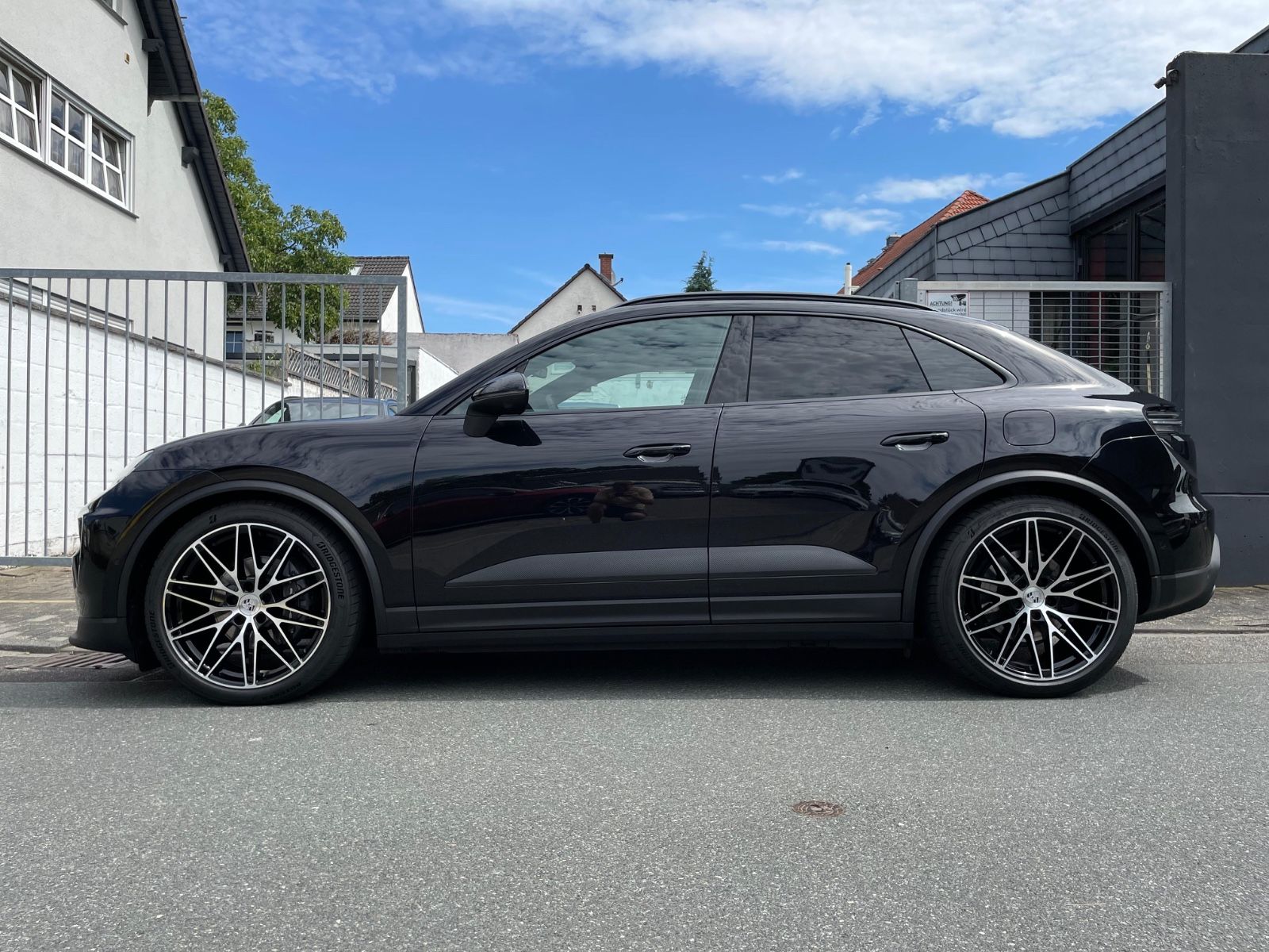 Porsche Macan 4 - Samsaru's Car Outlet