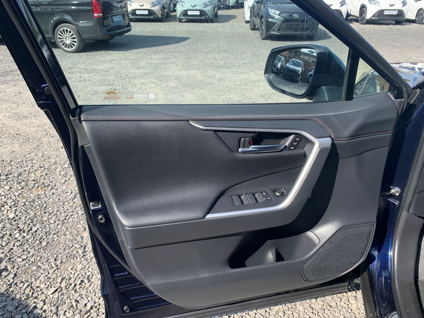 Toyota RAV 4 Plug-in Hybrid 4x4 - Samsaru's Car Outlet