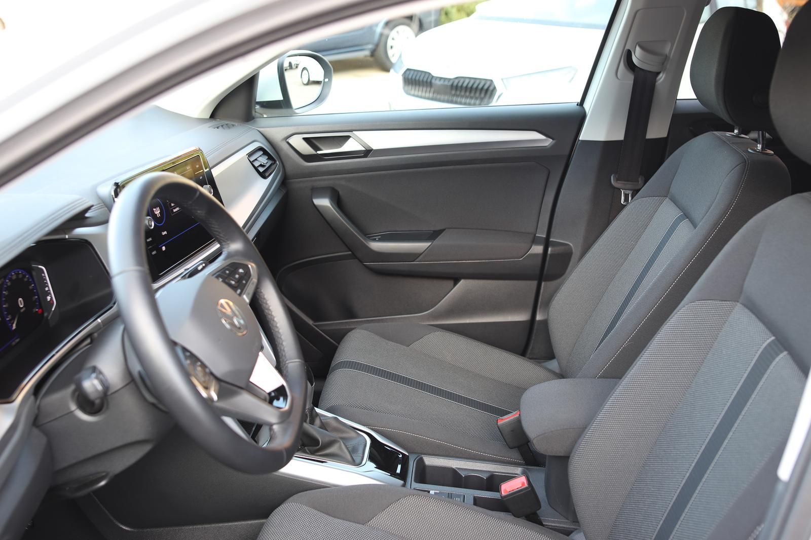 Volkswagen T-Roc 1.5 TSI Life DSG - Samsaru's Car Outlet