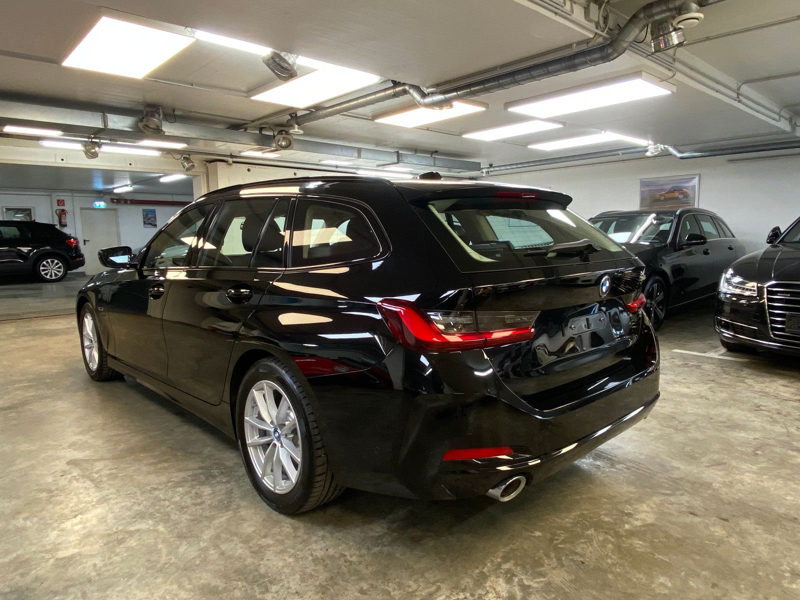 BMW 330e Touring - Samsaru's Car Outlet