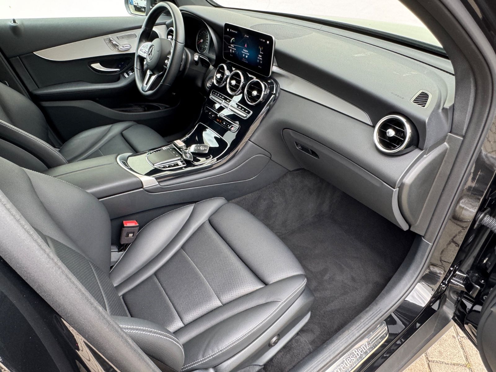 Mercedes-Benz GLC 300 d 4-Matic Business - Samsaru's Car Outlet