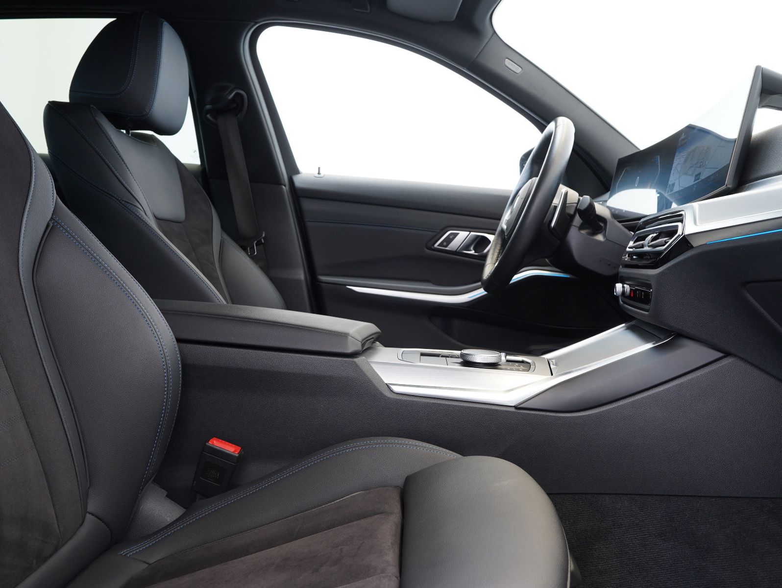 BMW 320 d xDrive Touring M Sport - Samsaru's Car Outlet