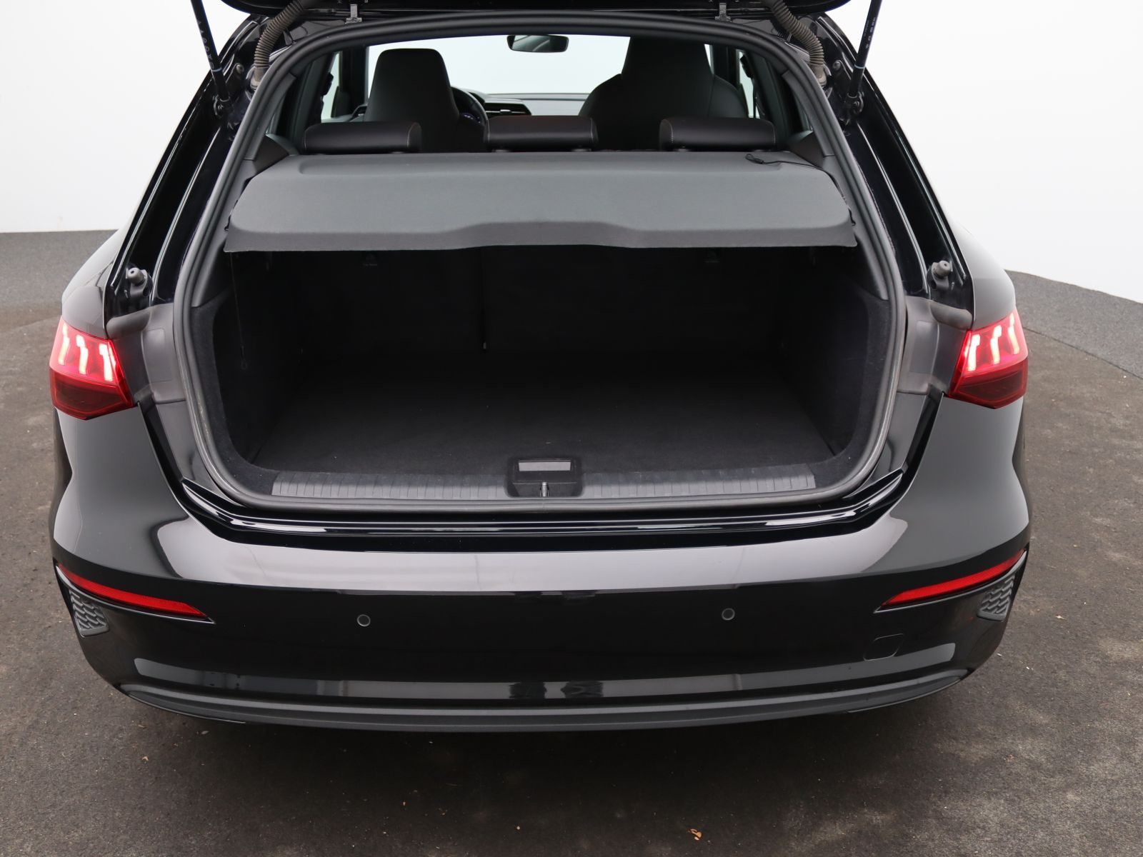 Audi A3 Sportback S-Line 30 TDI S-tronic / LED, RFK