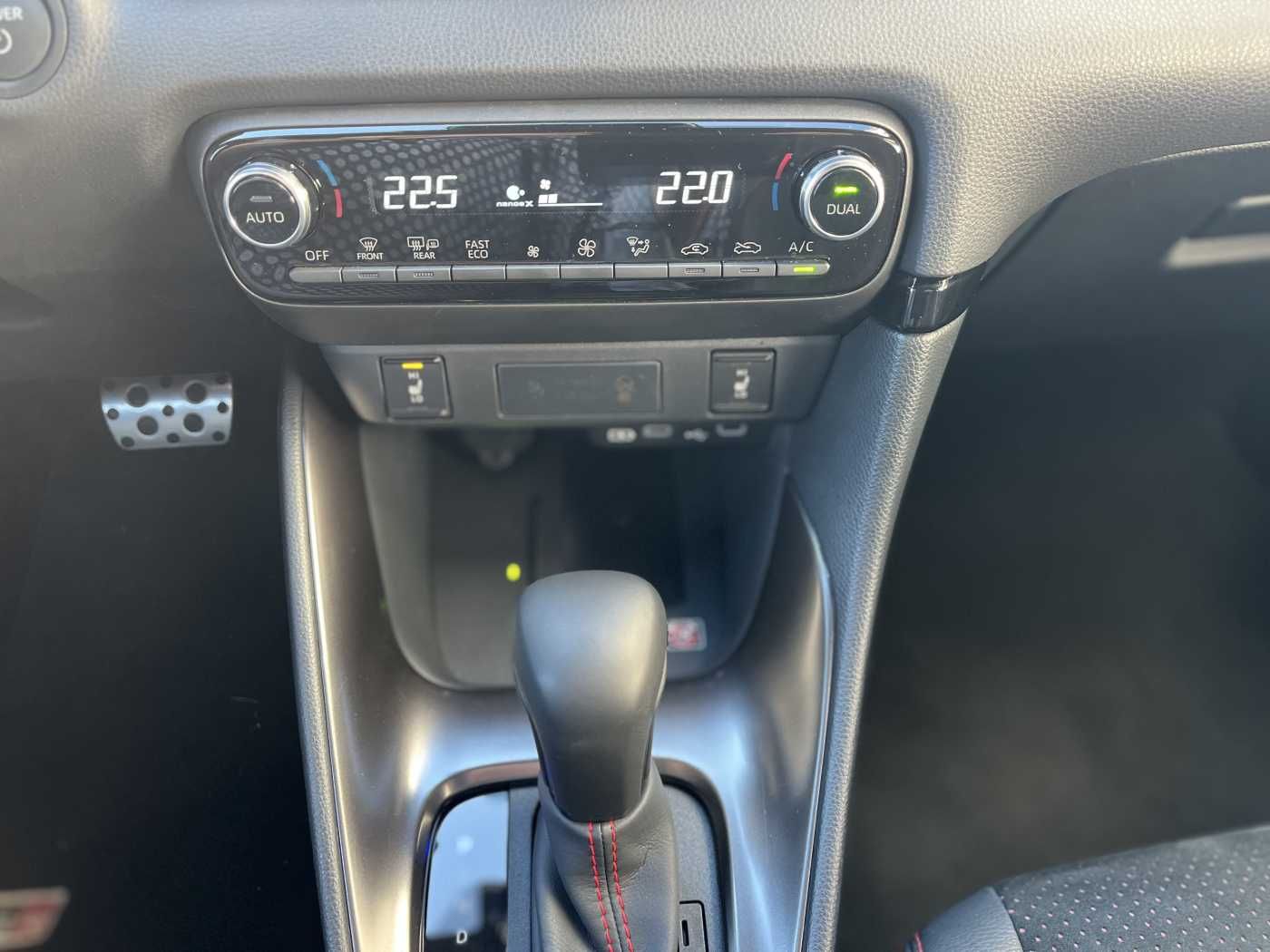 Toyota Yaris Hybrid 1.5 GR SPORT - Navi, JBL, HuD, PDC,