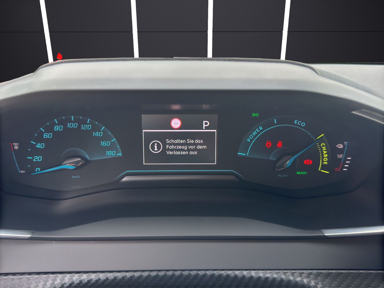 Peugeot 208 eActive - Samsaru's Car Outlet