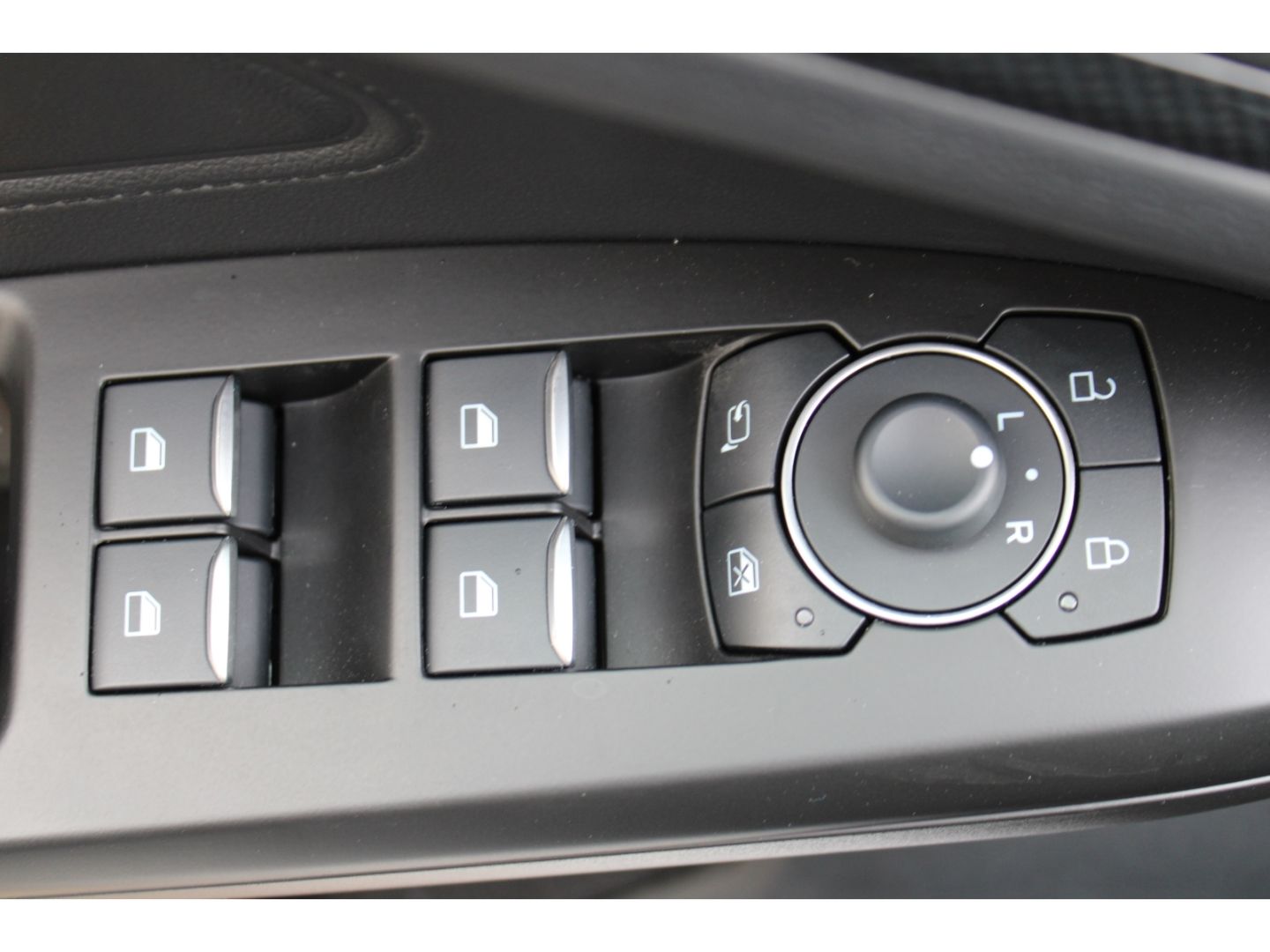 Ford Focus Turnier ST-Line ACC LED TWA Navi DAB GJR R