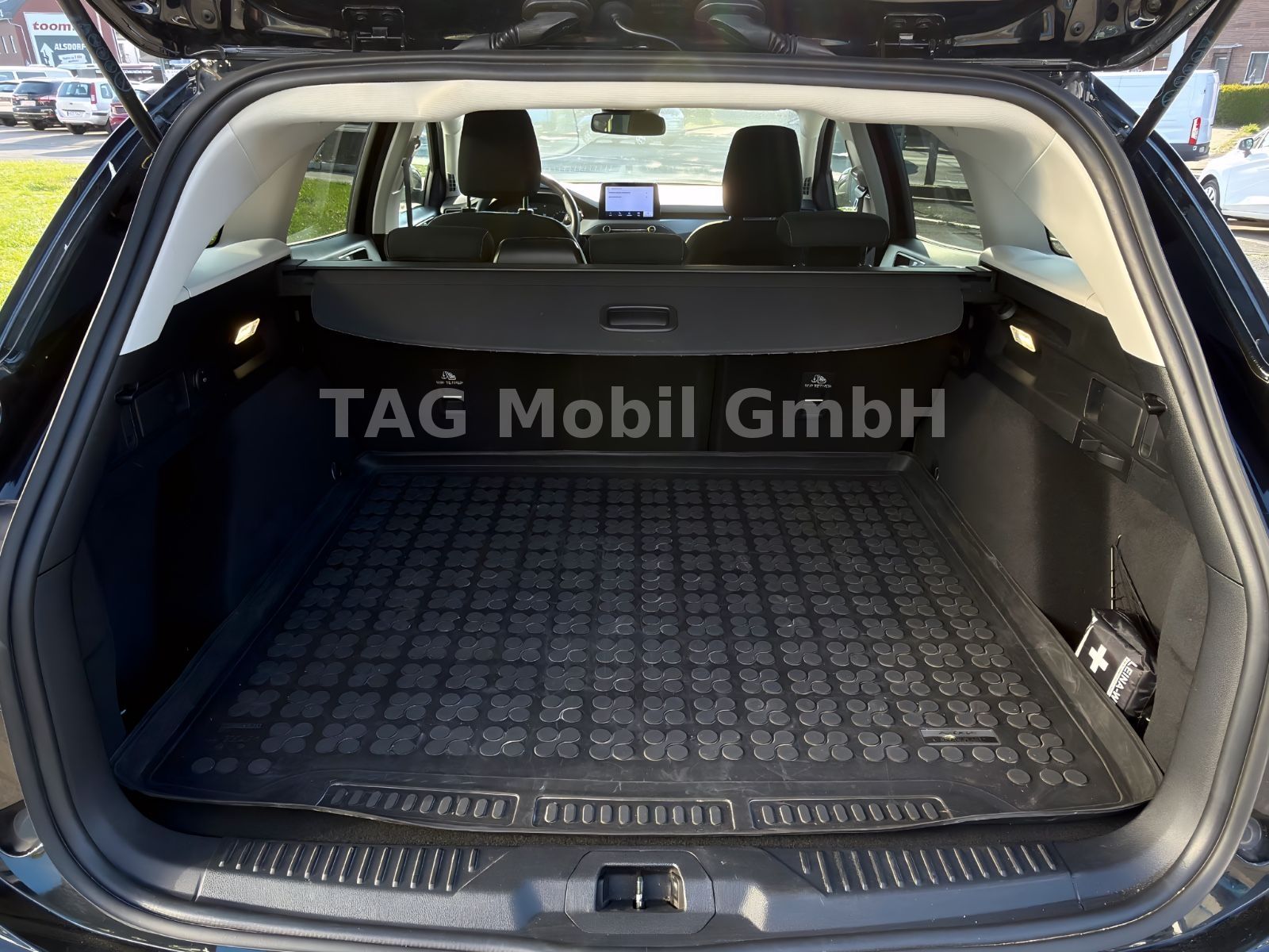 Ford Focus Titanium Turnier *TWA*LED*NAVI*SHZ*