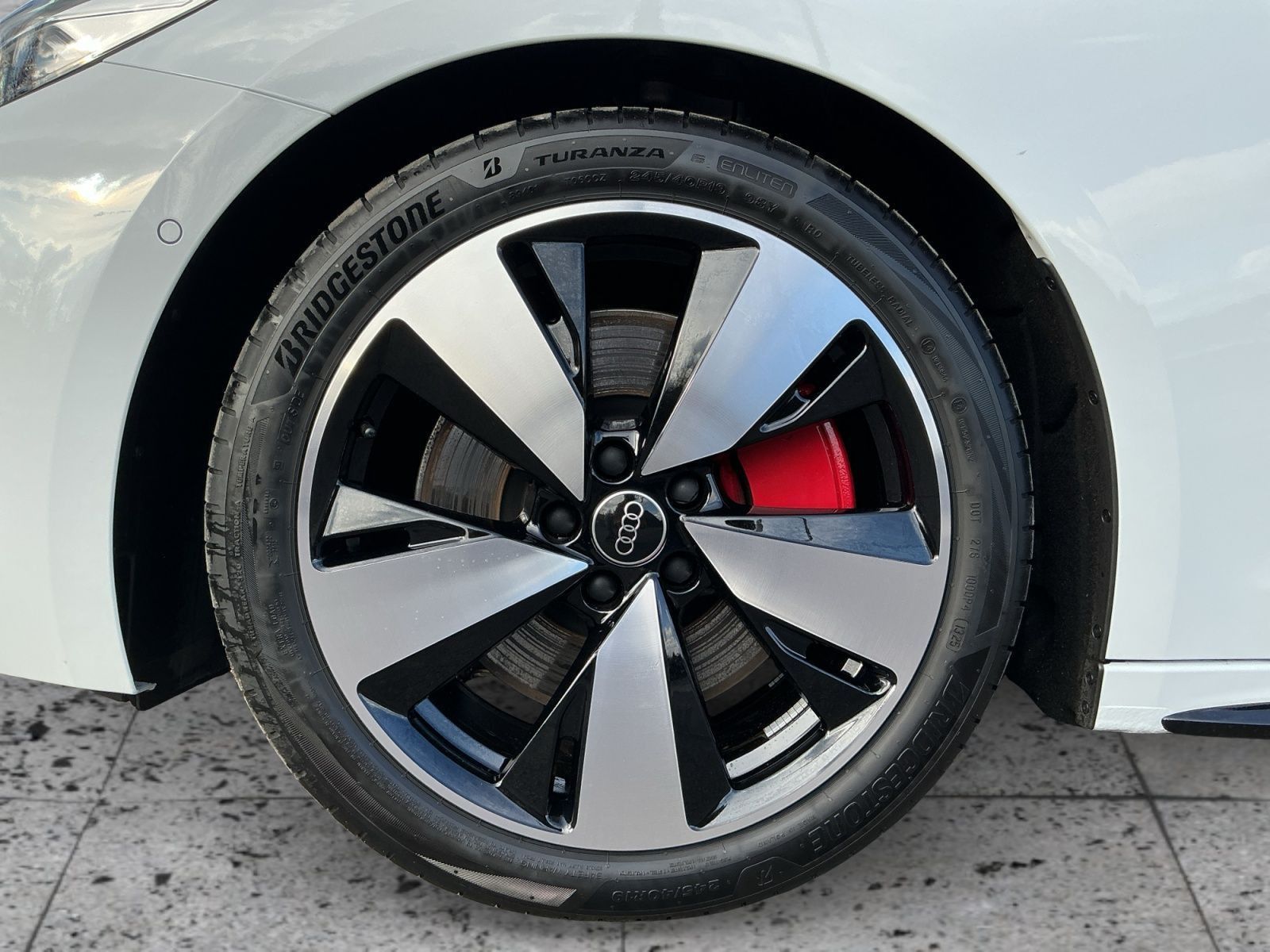Audi A5 Avant e-hybrid 220kW S-LINE MATRIX+AHK+PANO