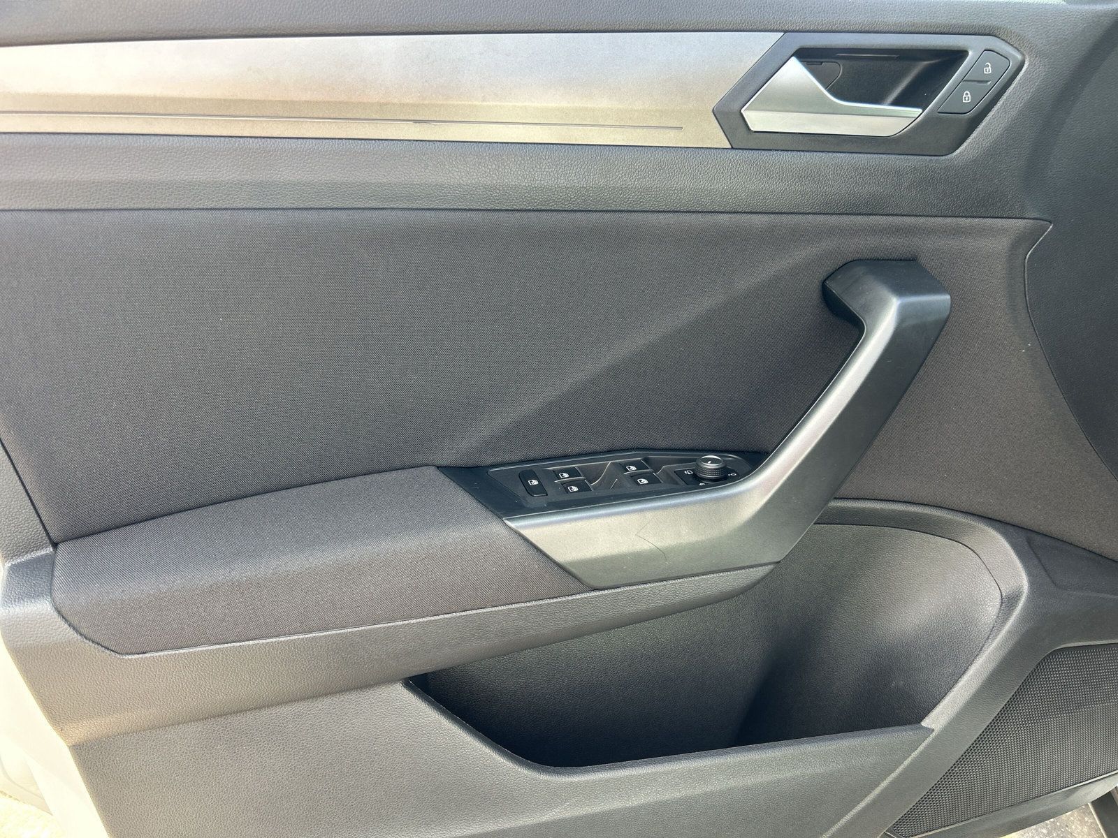 Volkswagen T-Roc 2.0 TDI Style - Samsaru's Car Outlet