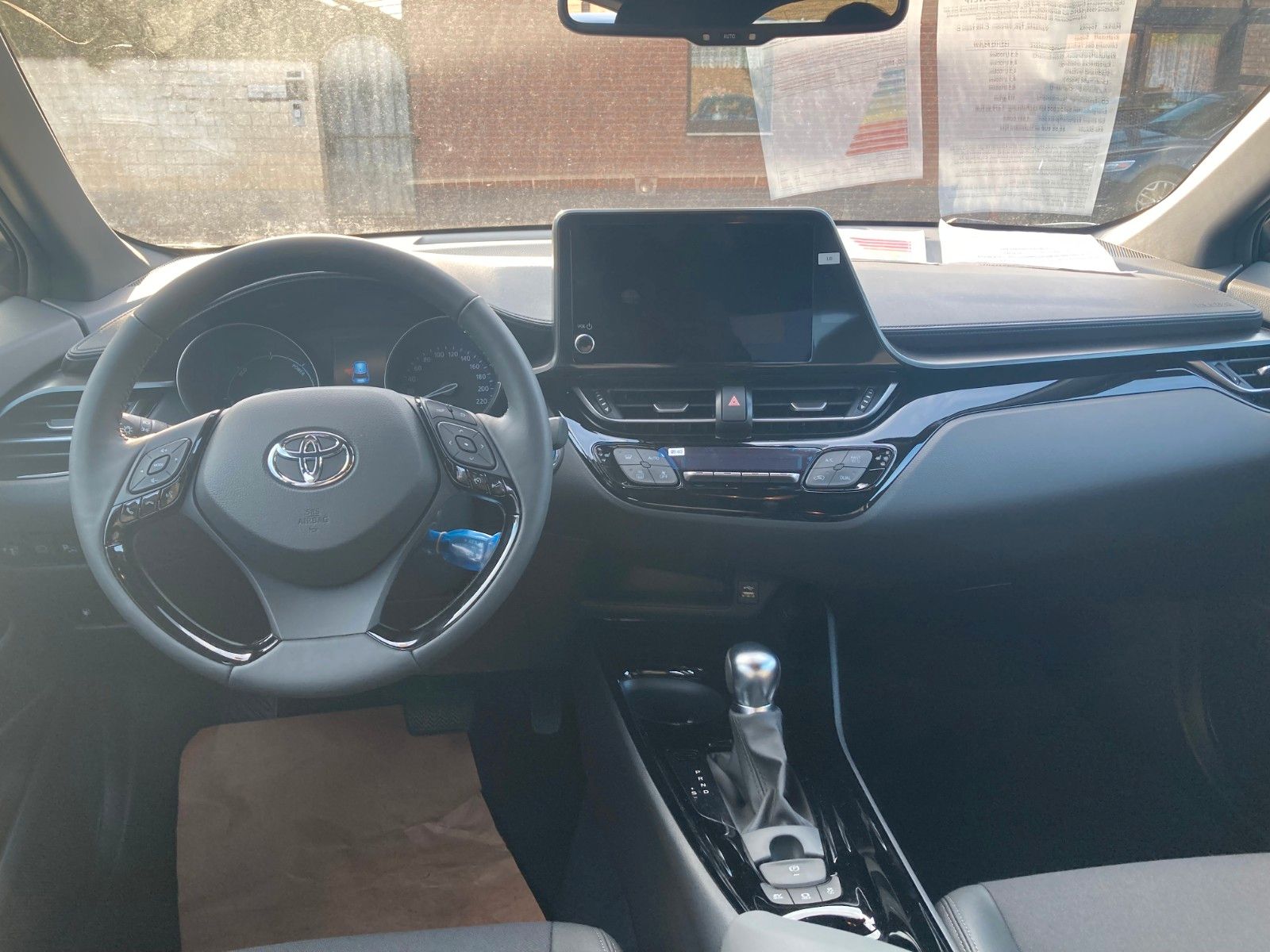 Toyota C-HR 2.0-l-VVTi Hybrid - Samsaru's Car Outlet