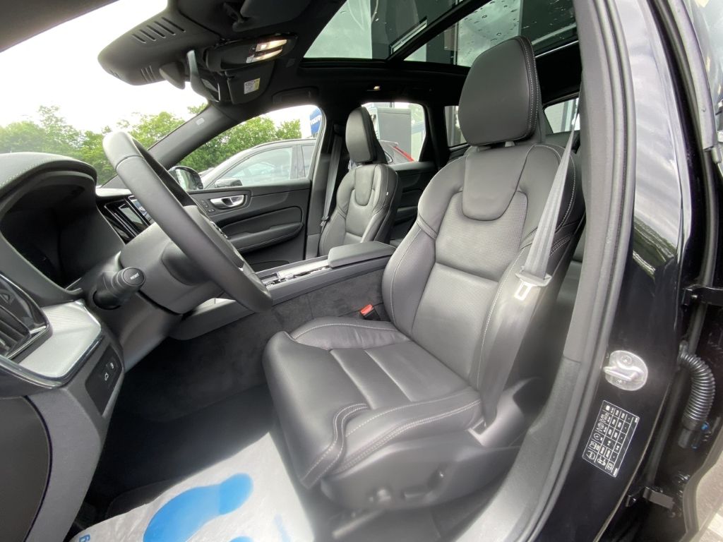 Volvo XC60 Ultra Black Edition Recharge Plug-In Hybrid