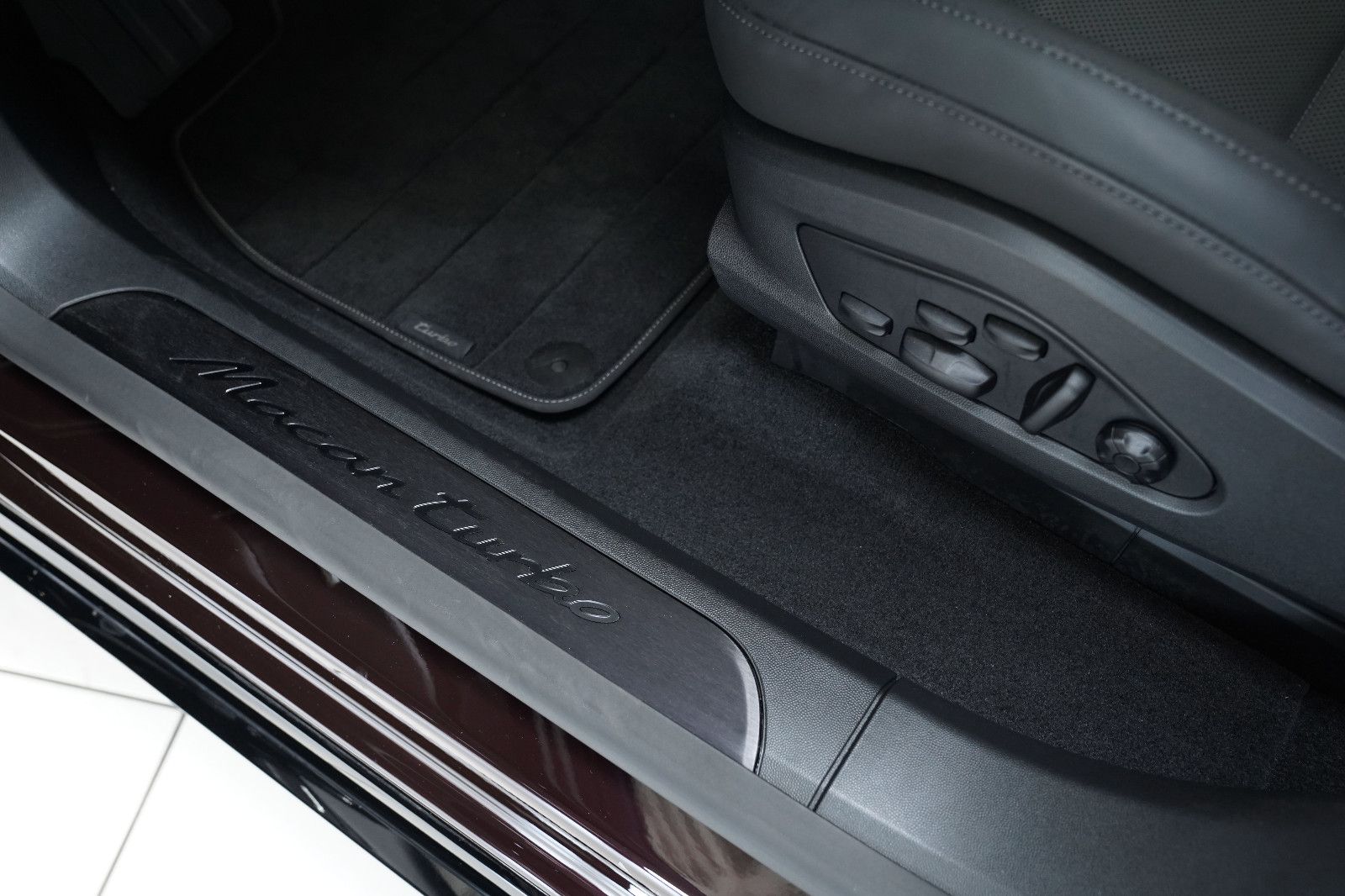 Porsche Macan Electric Turbo HUD Pano Chrono beluftung