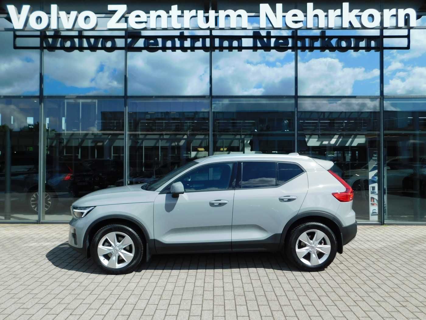 Volvo XC40 B4 Core - Samsaru's Car Outlet