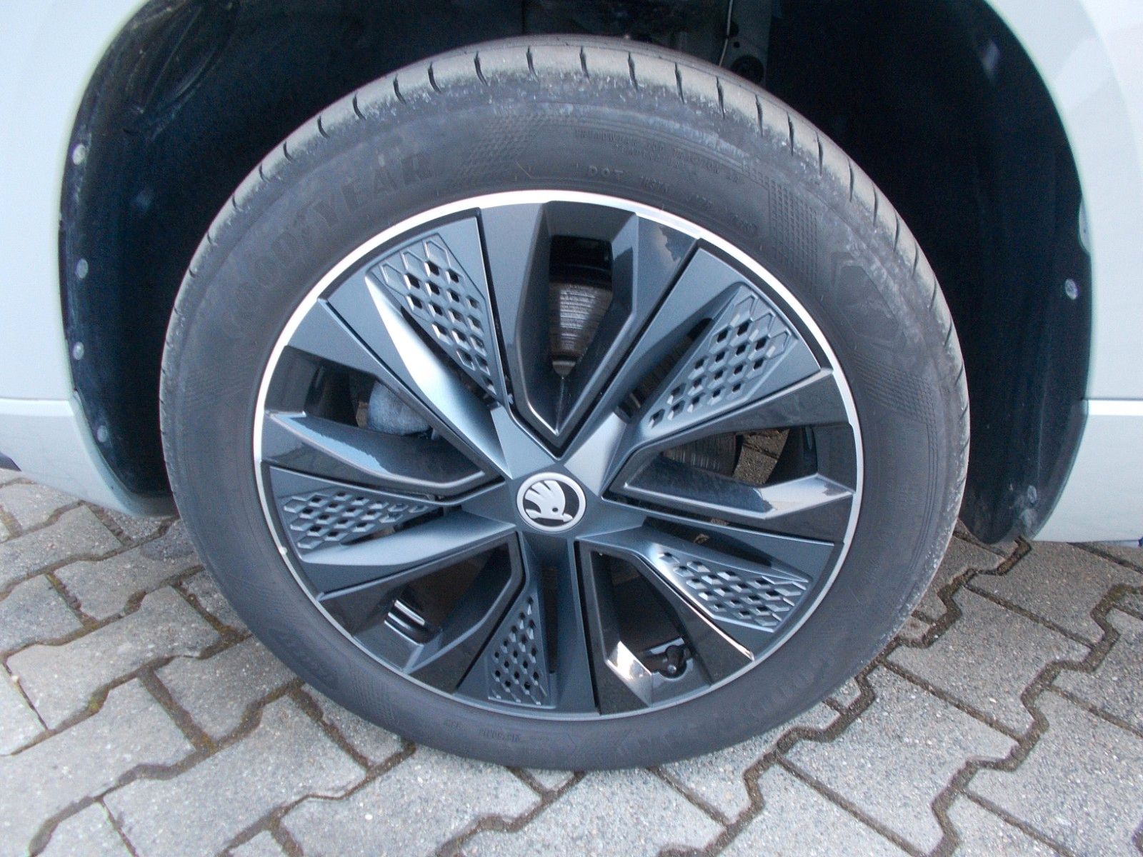 Skoda Karoq  1.5 TSI Sportline*DSG*Navi*LED *360° *AHK