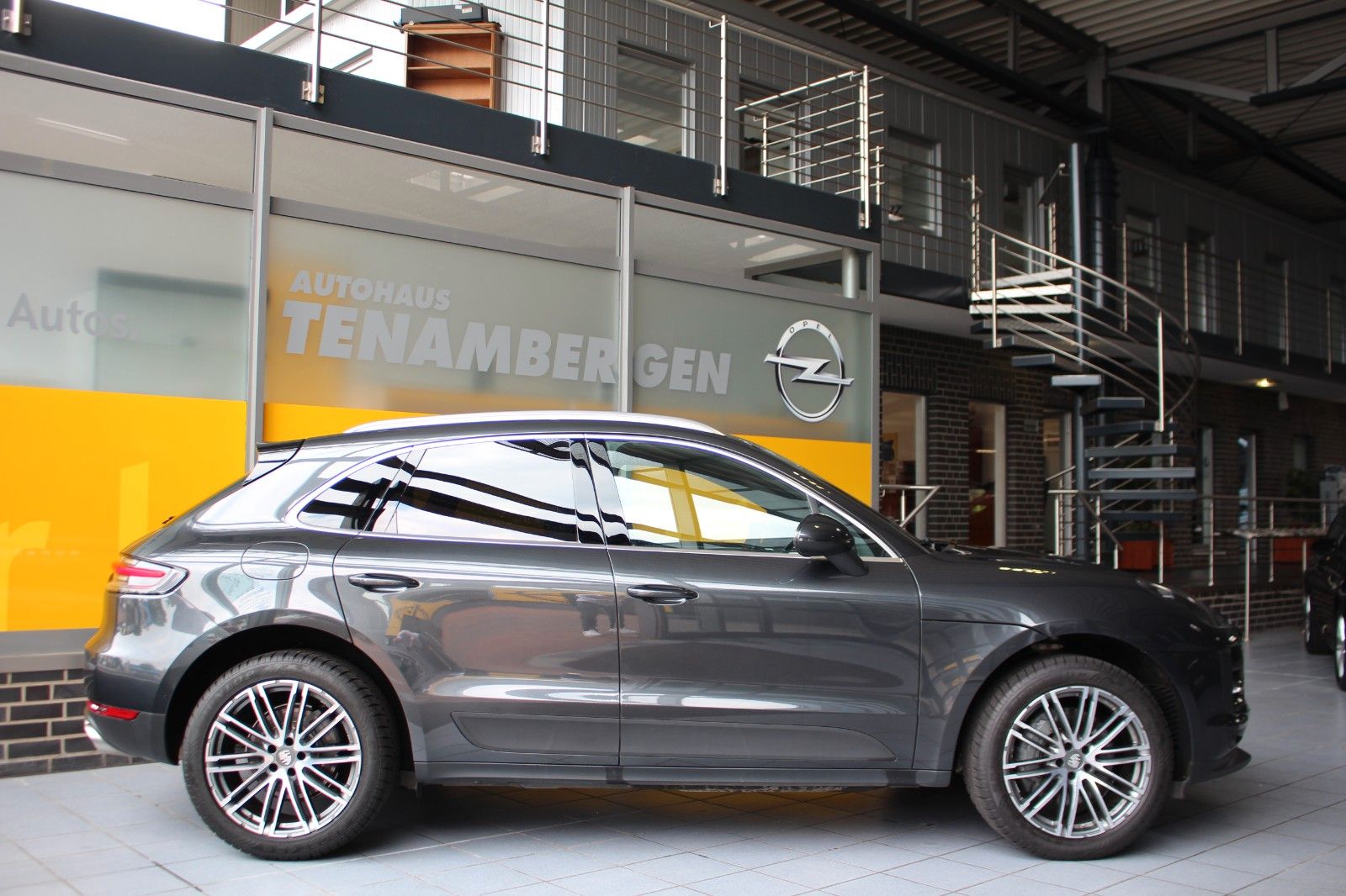 Porsche Macan S V6 Bi-Turbo PDK - Samsaru's Car Outlet