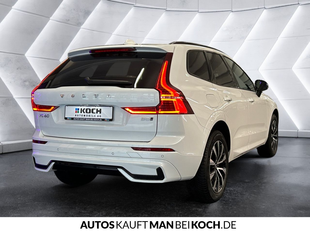 Volvo XC60 B5 AWD Plus Dark ACC BLIS AHK 4SHz VLED H&K