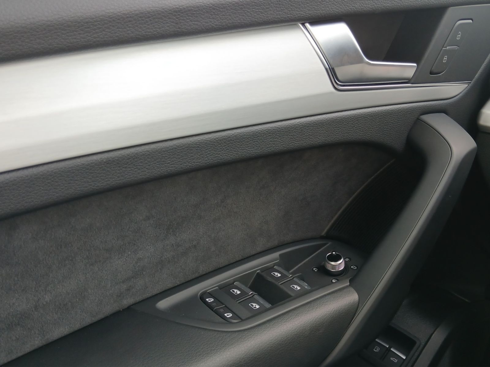Audi Q5 50 TFSI e quattro S-tronic S line Matrix Stan