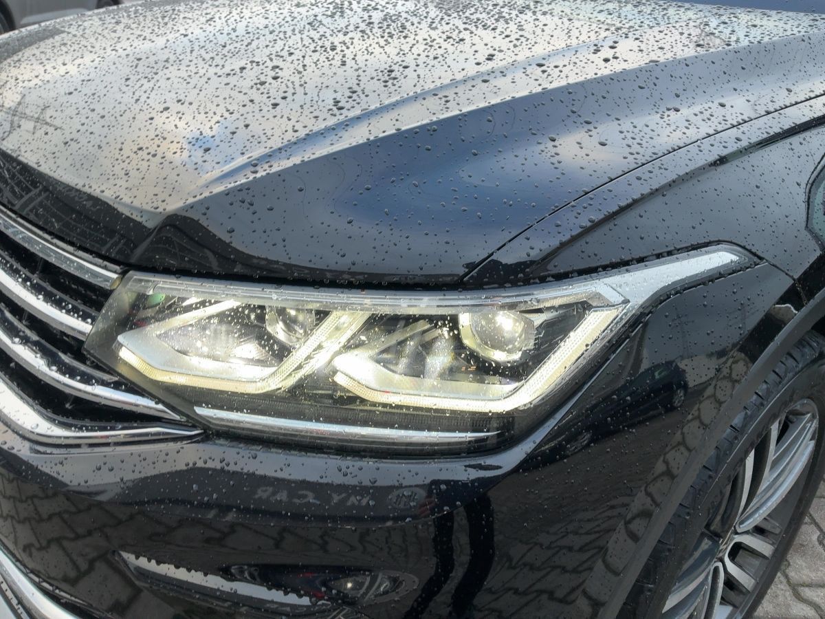 Volkswagen Tiguan 2.0 TDI 4M ELEGANCE MATRIX+NAVI+AHK+PANO