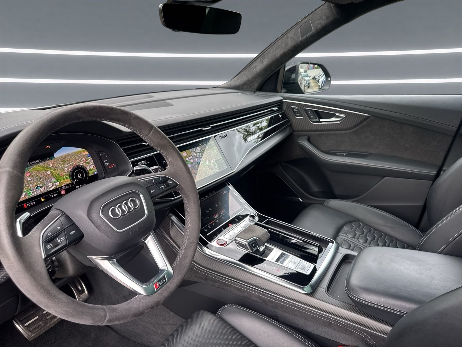 Audi RSQ8 MATRIX Keramik PANO AHK STHZG 360° ACC PDC+