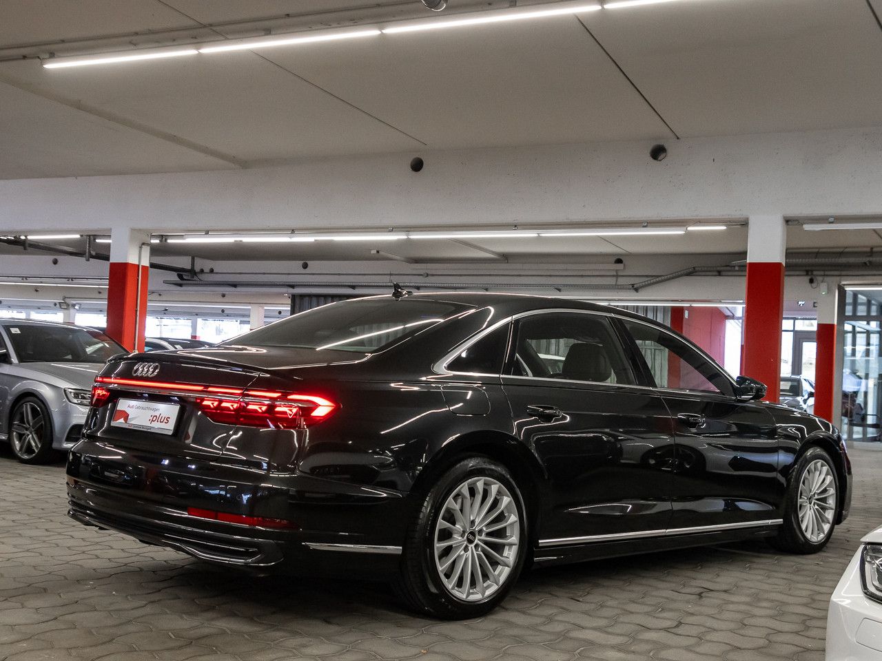 Audi A8 L 60 TFSI e quattro - Samsaru's Car Outlet
