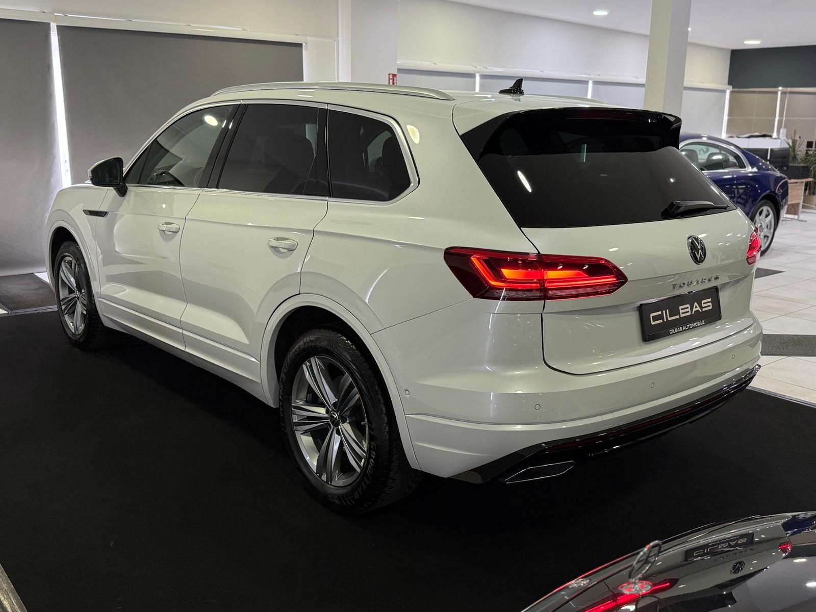 Volkswagen Touareg Elegance 4Motion - Samsaru's Car Outlet