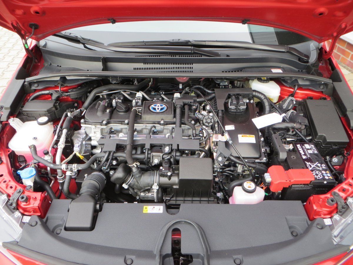 Toyota Corolla 1.8 Hybrid Team - Samsaru's Car Outlet