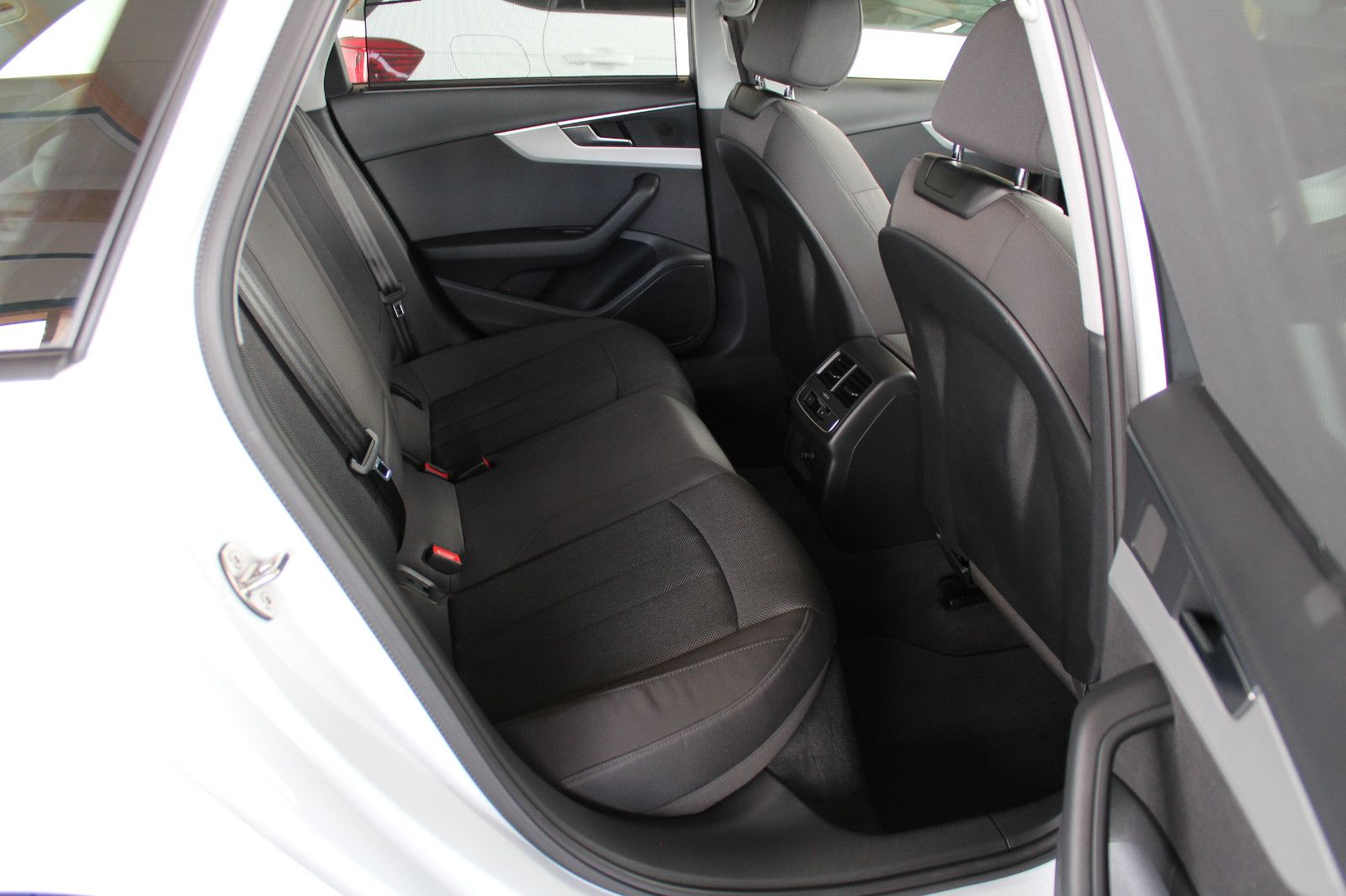 Audi A4 Avant 40 TDI S tronic - Samsaru's Car Outlet