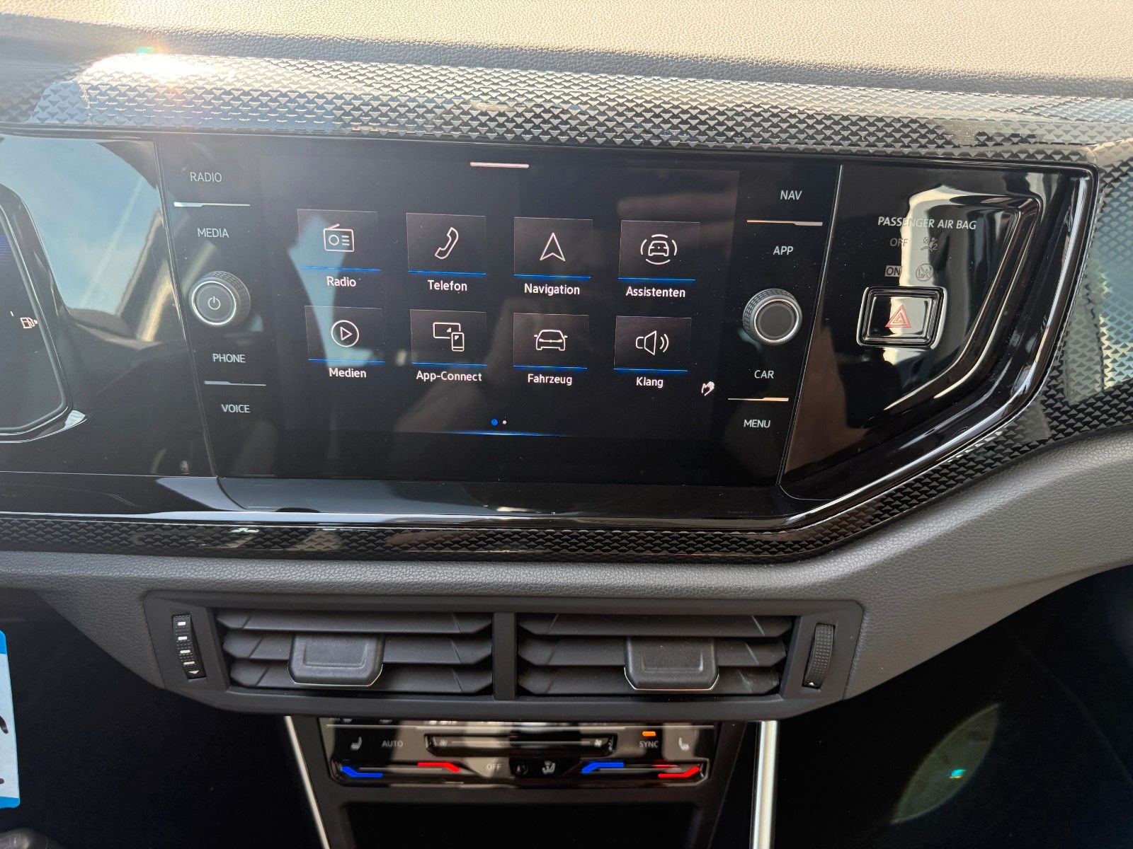 Volkswagen Polo VI Life 70KW DSG - Samsaru's Car Outlet